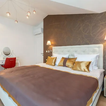 Schoene In Einer Ruhigen Umgebung Mit Pool By Interhome *