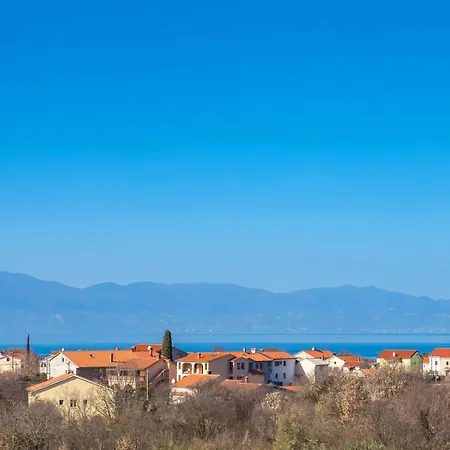 Schoene In Einer Ruhigen Umgebung Mit Pool By Interhome Vikendica *