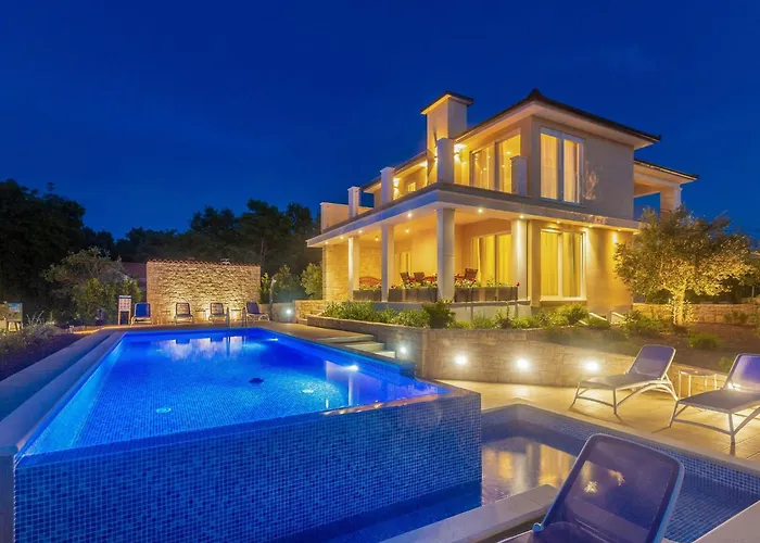 펜션 Schoene In Einer Ruhigen Umgebung Mit Pool By Interhome