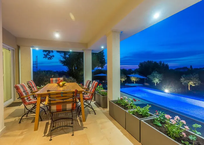 펜션 Schoene In Einer Ruhigen Umgebung Mit Pool By Interhome *