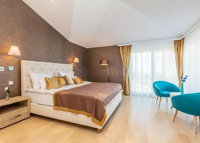 Schoene In Einer Ruhigen Umgebung Mit Pool By Interhome Jusici