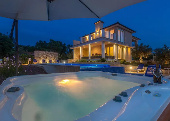 Tatil Evi Schoene In Einer Ruhigen Umgebung Mit Pool By Interhome Jusici
