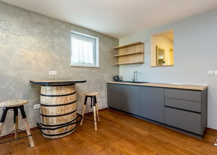 Schoene In Einer Ruhigen Umgebung Mit Pool By Interhome Jusici