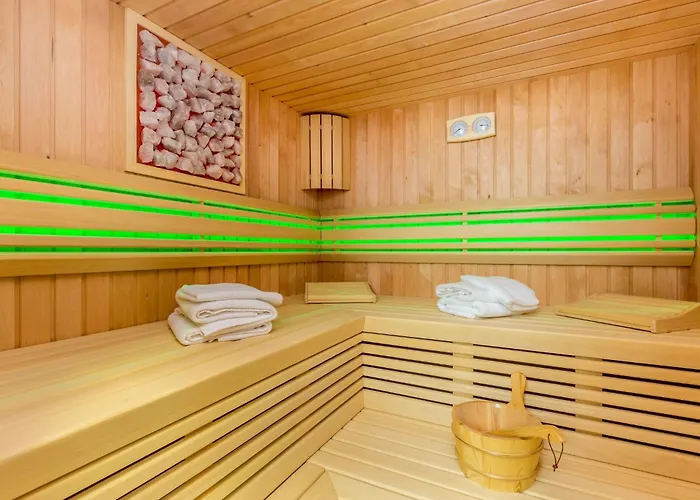 Schoene In Einer Ruhigen Umgebung Mit Pool By Interhome Tatil Evi Jusici
