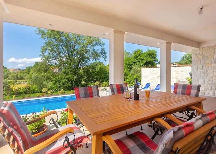Schoene In Einer Ruhigen Umgebung Mit Pool By Interhome *