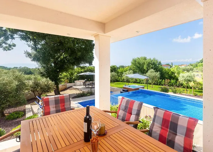 Schoene In Einer Ruhigen Umgebung Mit Pool By Interhome Tatil Evi