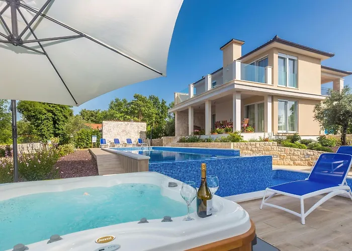 Schoene In Einer Ruhigen Umgebung Mit Pool By Interhome Tatil Evi *