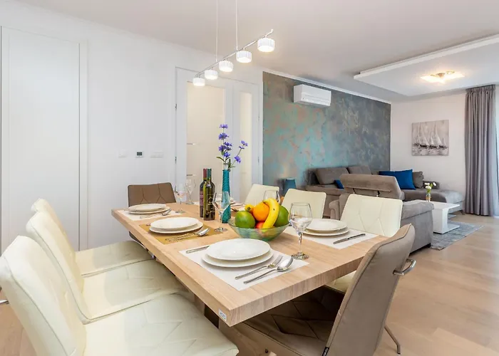 Schoene In Einer Ruhigen Umgebung Mit Pool By Interhome بيت للعطل Jusici