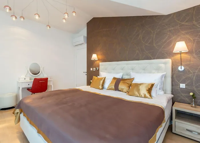 Schoene In Einer Ruhigen Umgebung Mit Pool By Interhome *