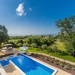 Holiday home Schoene In Einer Ruhigen Umgebung Mit Pool By Interhome Jusici