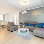 Holiday home Schoene In Einer Ruhigen Umgebung Mit Pool By Interhome Jusici