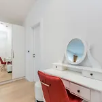 Schoene In Einer Ruhigen Umgebung Mit Pool By Interhome