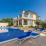 Schoene In Einer Ruhigen Umgebung Mit Pool By Interhome