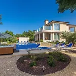 Schoene In Einer Ruhigen Umgebung Mit Pool By Interhome Holiday home