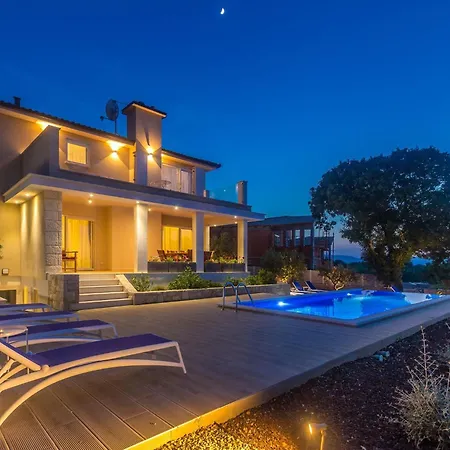 Schoene In Einer Ruhigen Umgebung Mit Pool By Interhome Holiday home