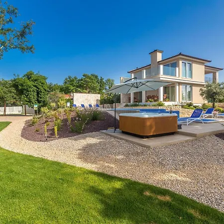 Schoene In Einer Ruhigen Umgebung Mit Pool By Interhome Holiday home