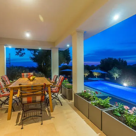 Holiday home Schoene In Einer Ruhigen Umgebung Mit Pool By Interhome *
