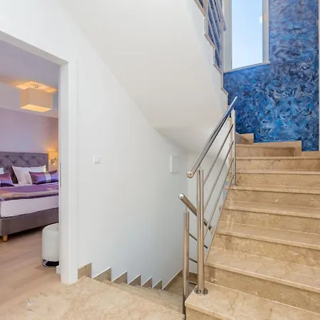 Schoene In Einer Ruhigen Umgebung Mit Pool By Interhome *
