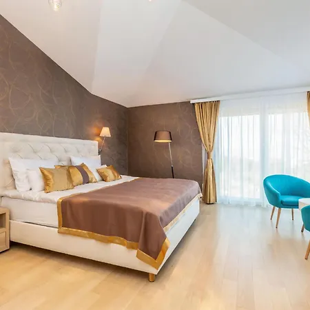 Schoene In Einer Ruhigen Umgebung Mit Pool By Interhome Jusici