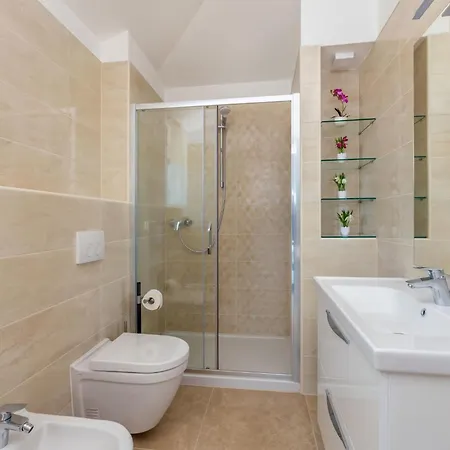 Schoene In Einer Ruhigen Umgebung Mit Pool By Interhome בית נופש Jusici