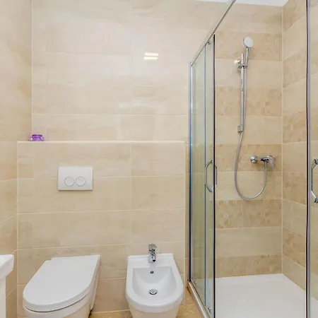בית נופש Schoene In Einer Ruhigen Umgebung Mit Pool By Interhome *