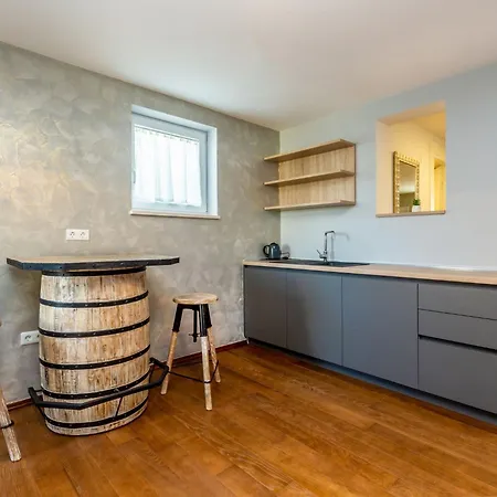 Schoene In Einer Ruhigen Umgebung Mit Pool By Interhome Jusici