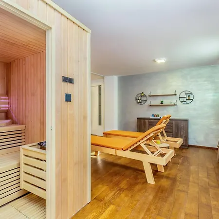Schoene In Einer Ruhigen Umgebung Mit Pool By Interhome *